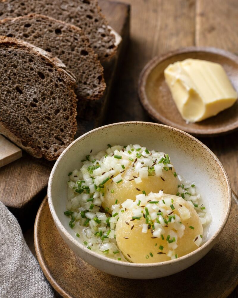 Handkäse mit Musik marinated sour milk cheese with onions